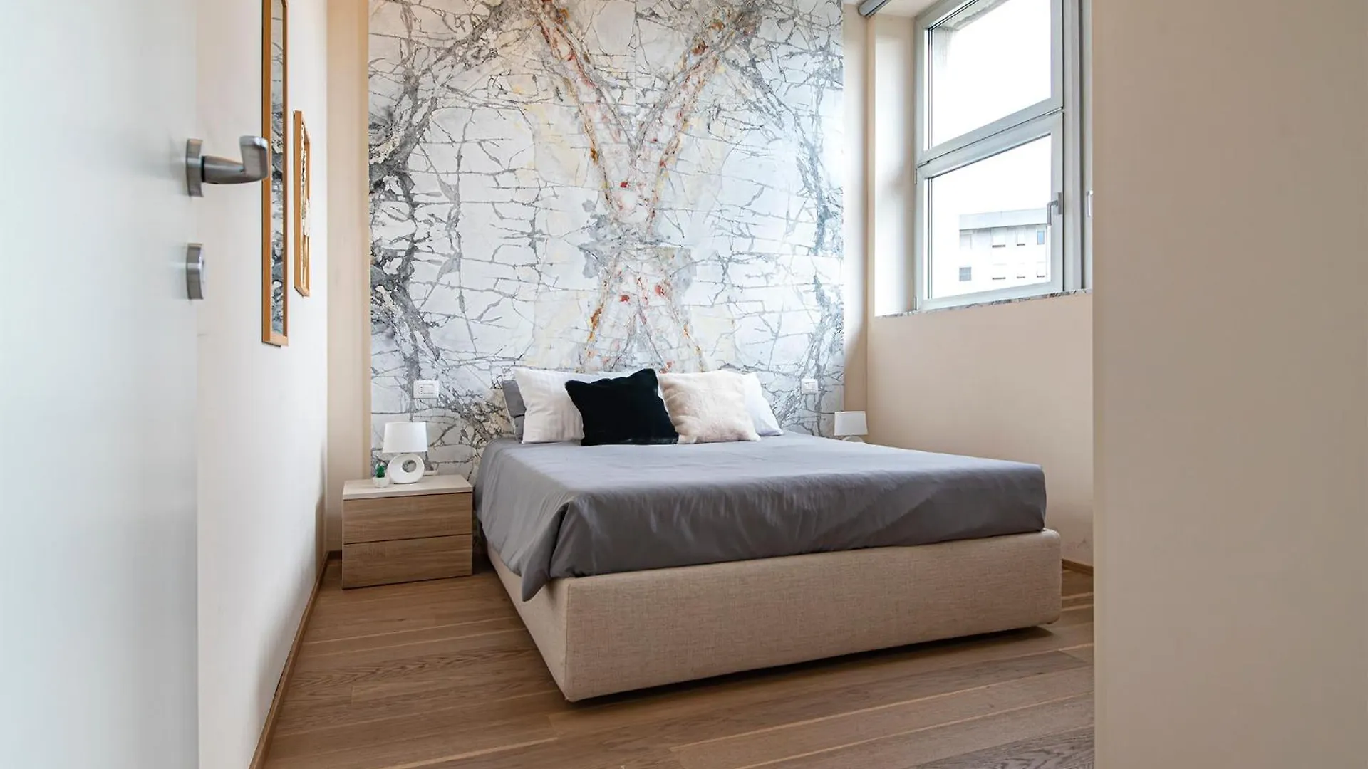 Ideal Rent - Lucini 19 Milano 0*,  Italien