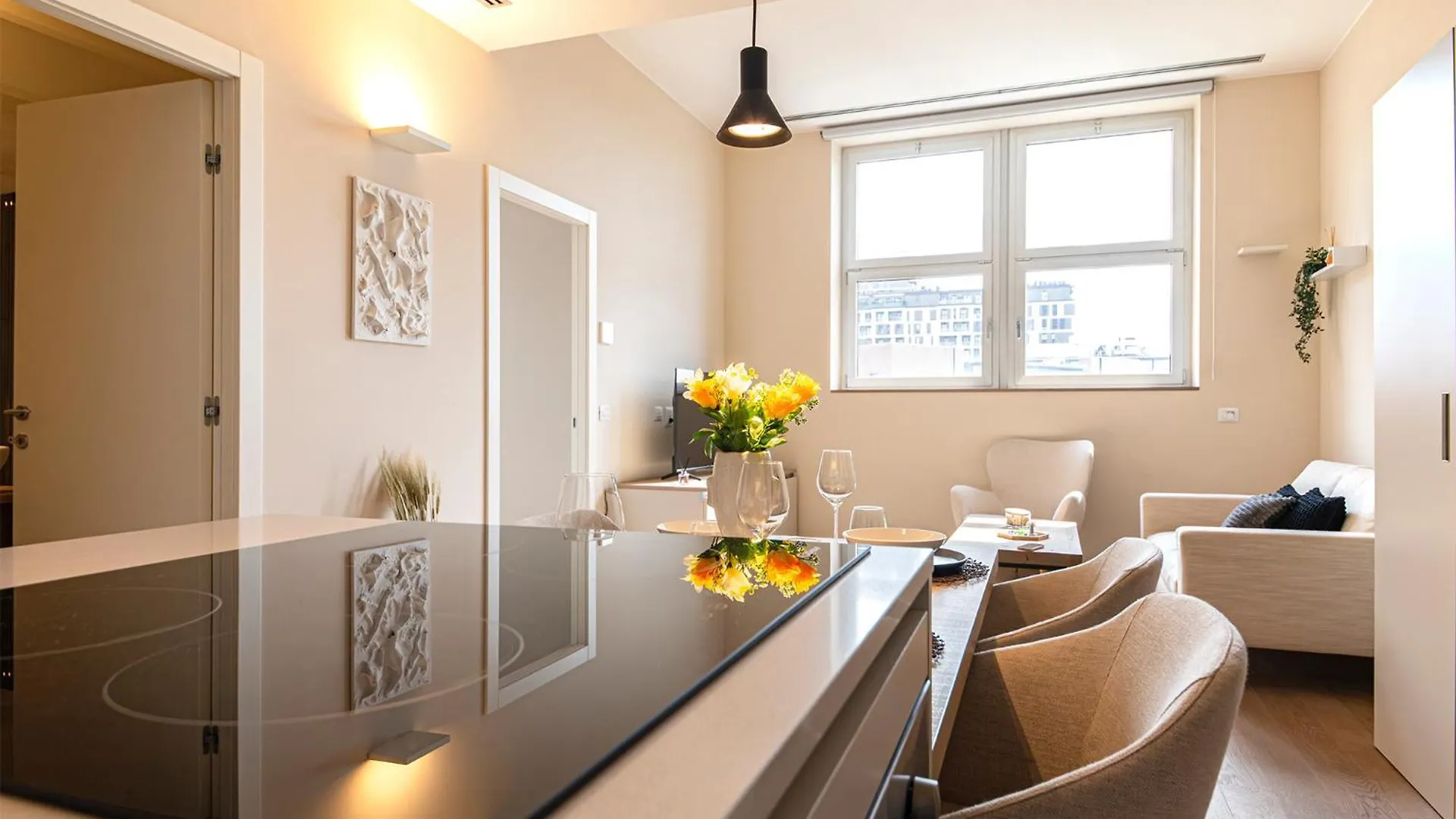 Ideal Rent - Lucini 19 Milano 0*,  Italien