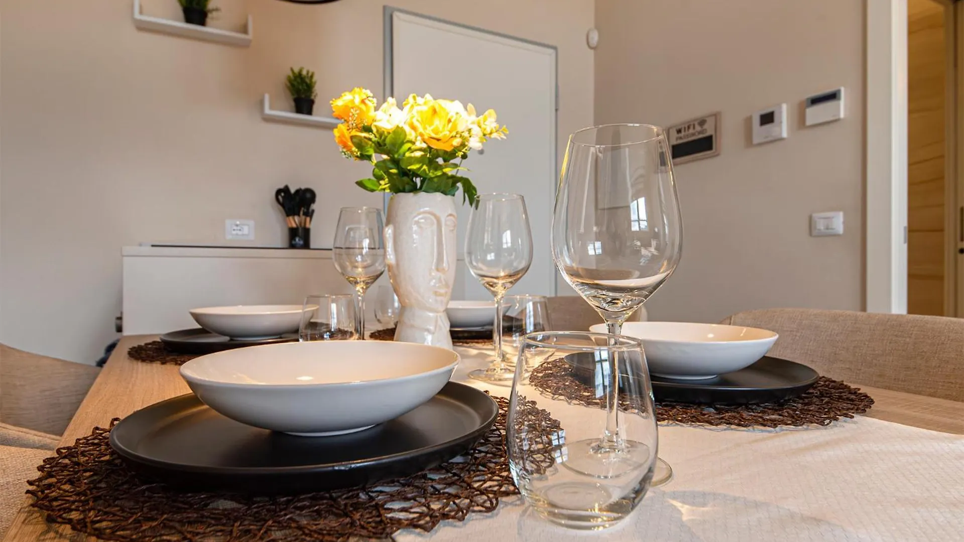 Ideal Rent - Lucini 19 Milano 0*,